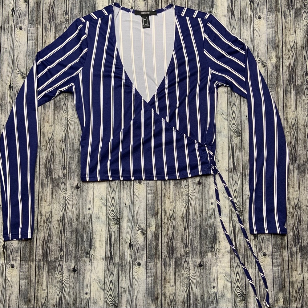 Sexy blue Forever 21 crop top